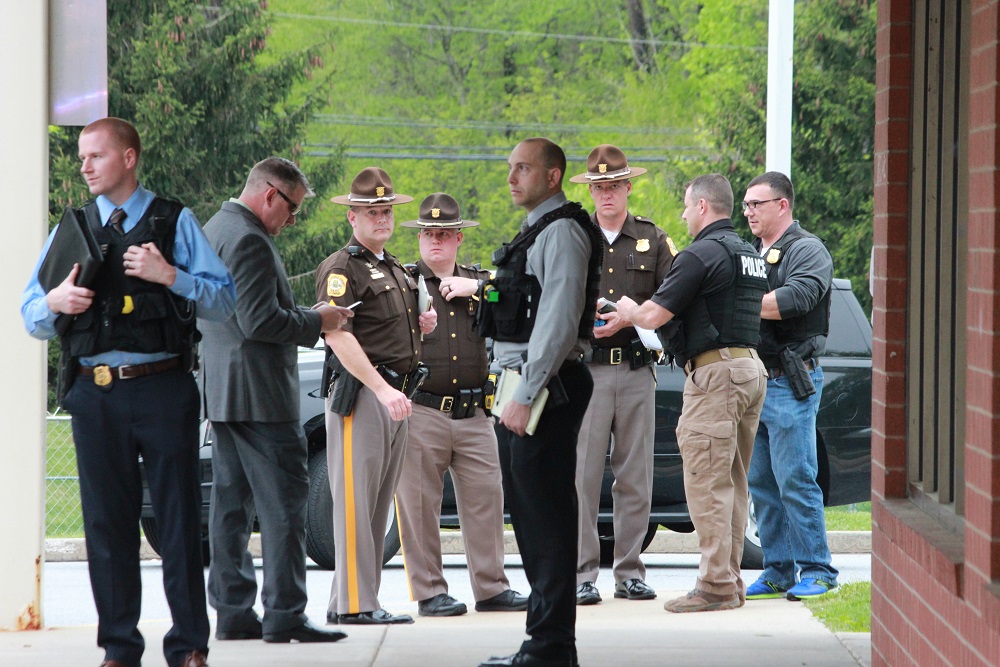 Happening Now Delaware State Trooper Shot, Manhunt On First State Update