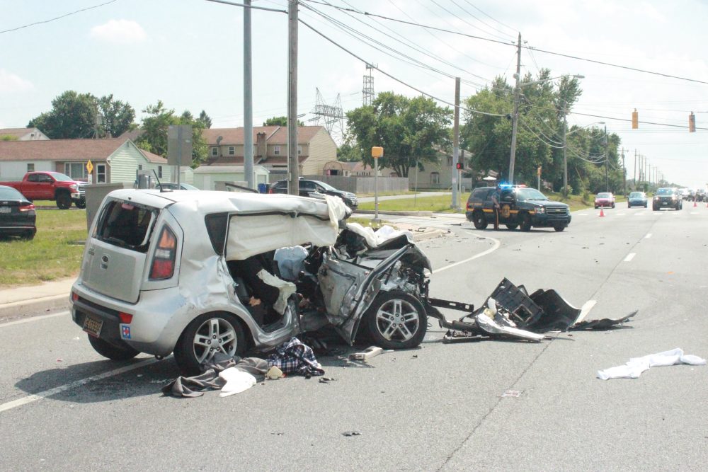 Serious Crash In Bear Closes Route 40 Three In Hospital First State