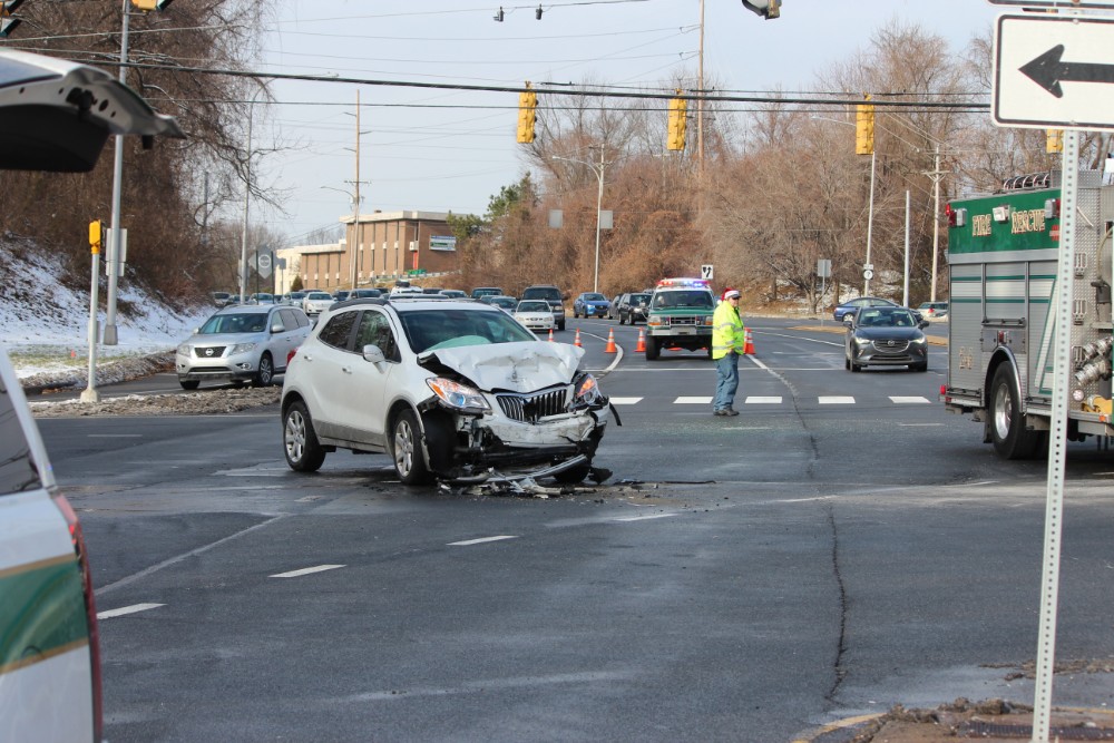 Crash On Limestone Road Sends Three To Hospital First State Update