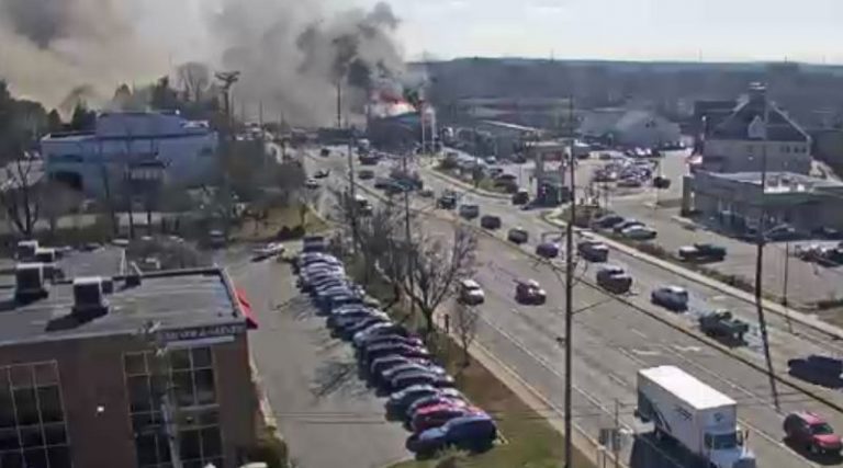 Happening Now Massive Apartment Fire Closes Limestone Road First 